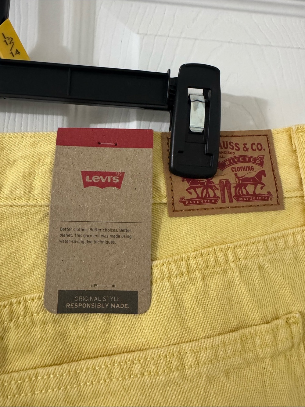 Levi's Straight Jeans in Pastel Yellow - Picture 5 of 6